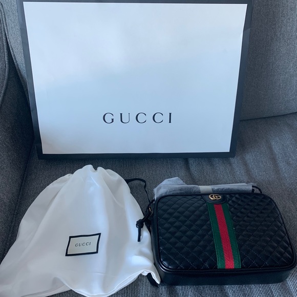 Gucci Handbags - Gucci Laminated Leather small shoulder bag 💼